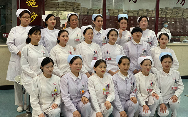 【5.12护士节】万象城举办茶话会白衣天使受表彰(图1)