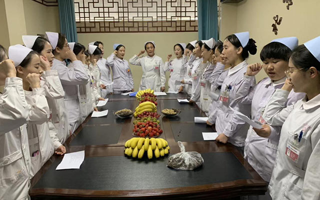 【5.12护士节】万象城举办茶话会白衣天使受表彰(图2)