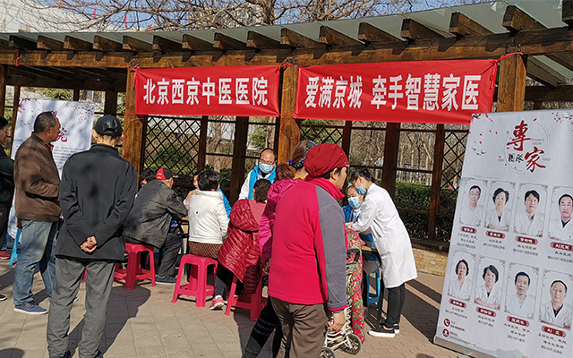【学雷锋日】万象城举办“爱满京城，牵手智慧家医”志愿服务活动(图1)