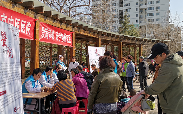 【学雷锋日】万象城举办“爱满京城，牵手智慧家医”志愿服务活动(图2)