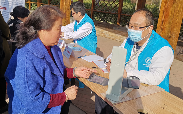 【学雷锋日】万象城举办“爱满京城，牵手智慧家医”志愿服务活动(图5)